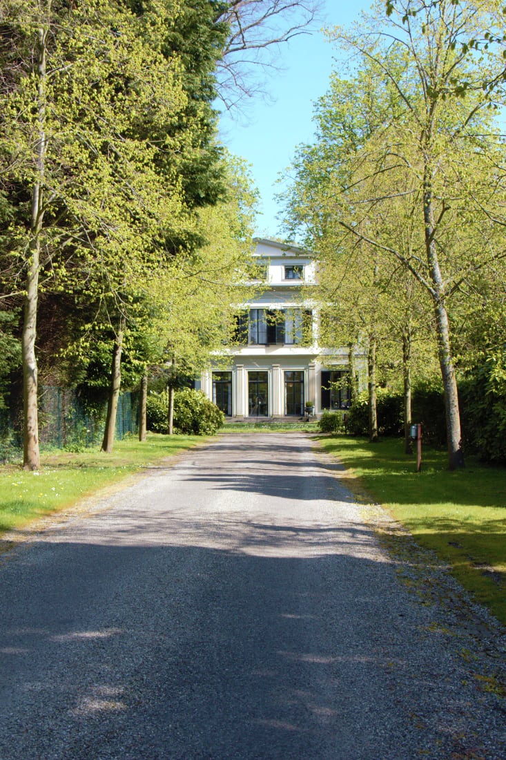 The drive up to Villa Hartenlust